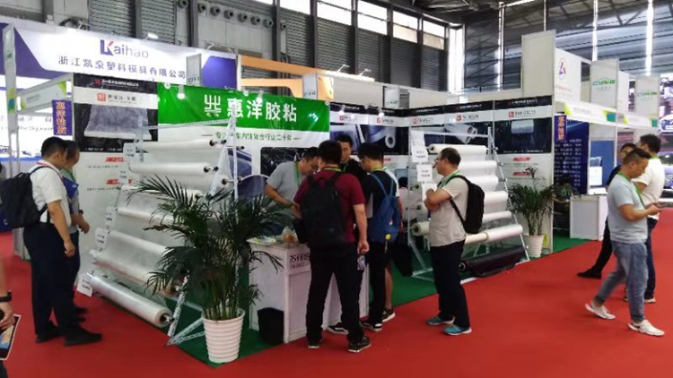 你知道沖鋒衣復合用熱熔膠膜還是熱熔網膜嗎